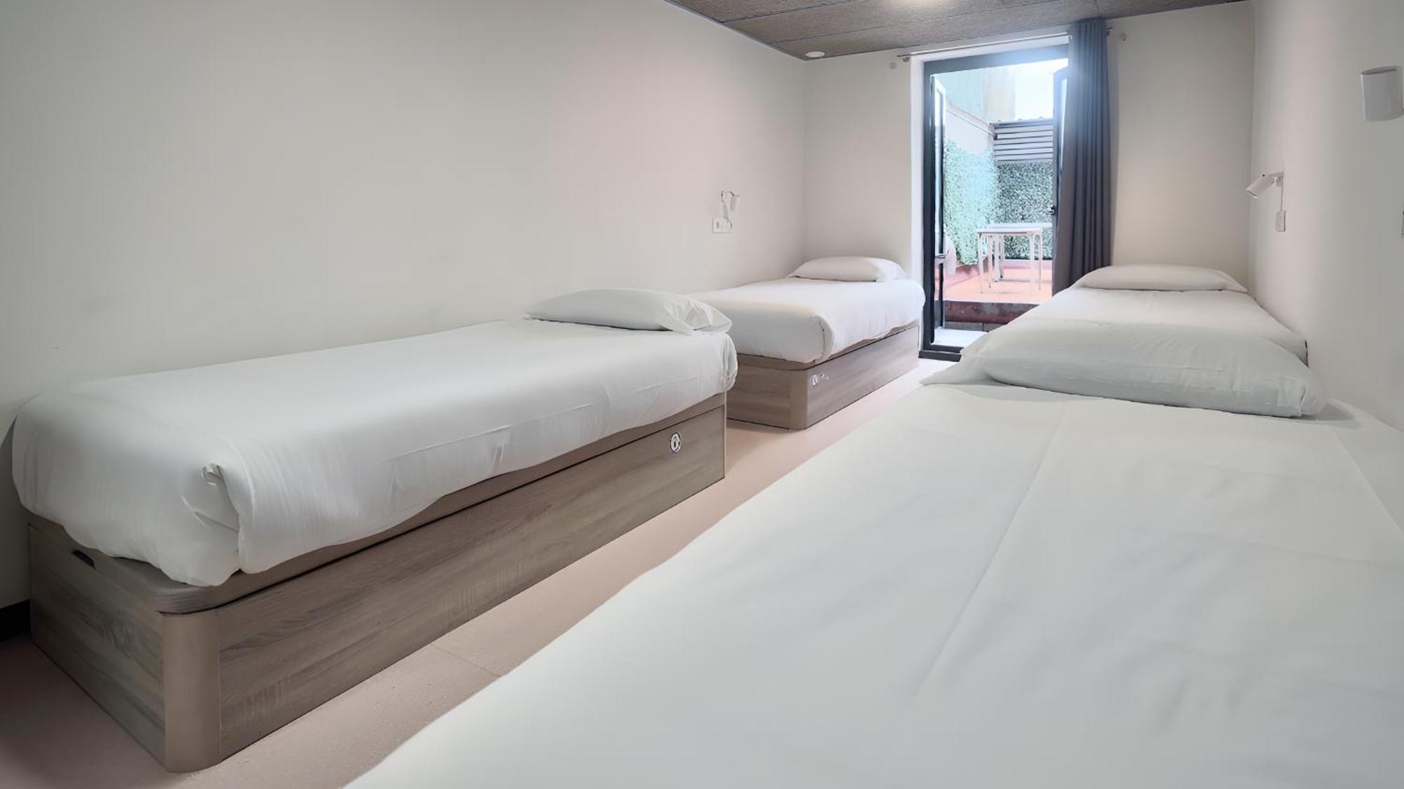 Ideal Youth Hostal 2*
