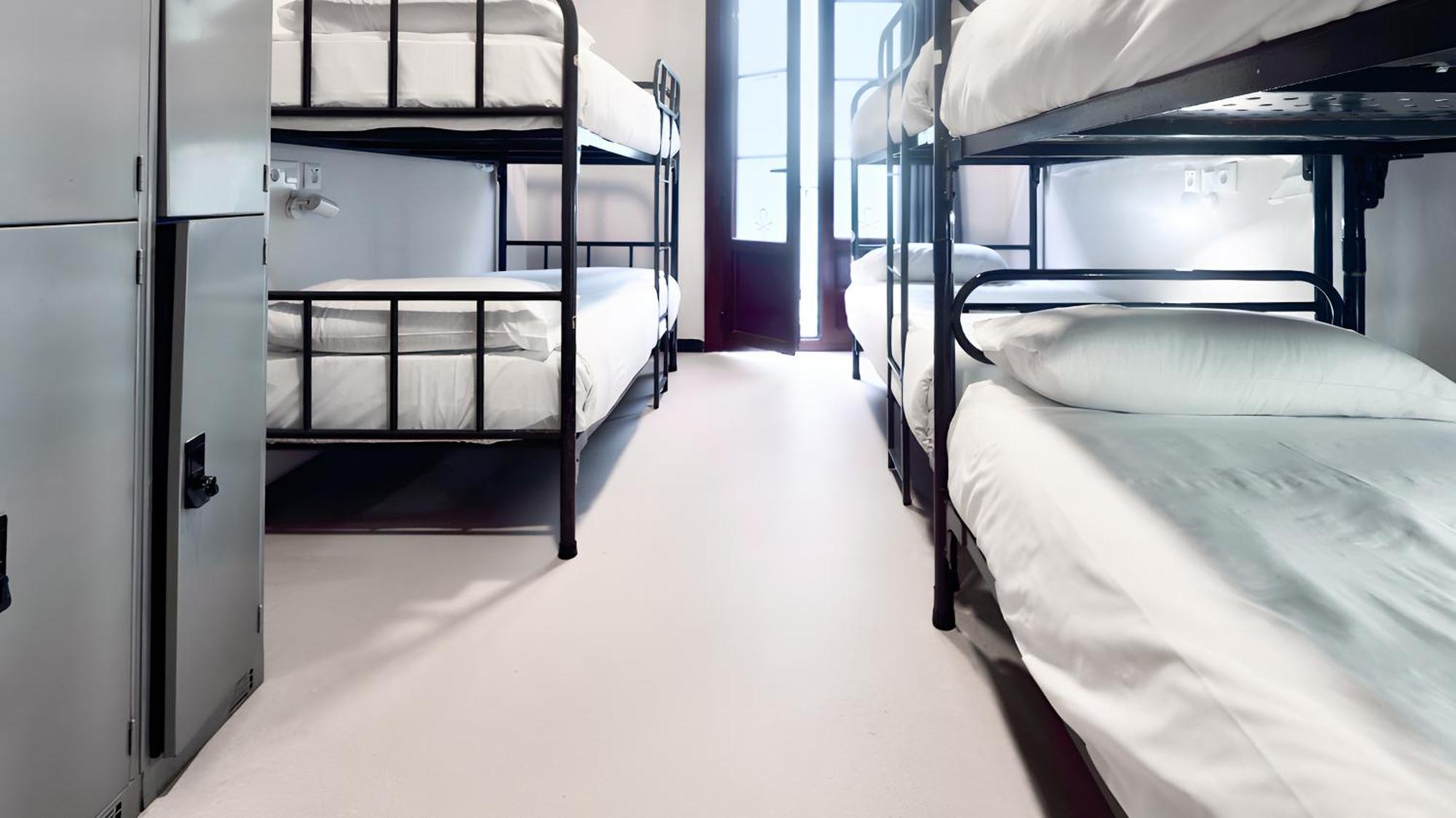 Ideal Youth Hostal 2*